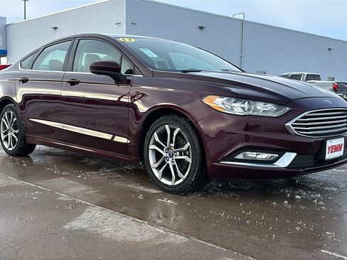 Used 2017 Ford Fusion SE w/ Equipment Group 201A image 2