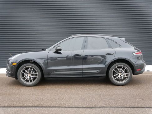 Used 2024 Porsche Macan image 2