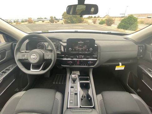 New 2025 Nissan Pathfinder SL w/ Black Appearance Package image 12