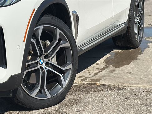 Certified 2024 BMW X5 xDrive40i w/ Premium Package image 3