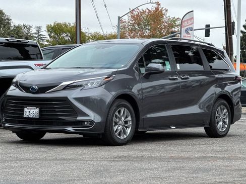 Certified 2025 Toyota Sienna XLE w/ XLE Plus Package AWD/4WD image 7