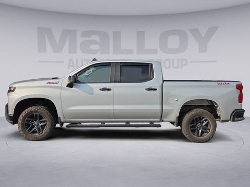 Used 2021 Chevrolet Silverado 1500 LT Trail Boss w/ LPO, Dark Essentials Package AWD/4WD image 2