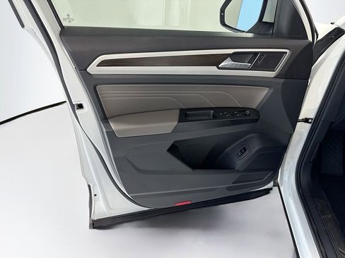 Used 2021 Volkswagen Atlas SE w/ Towing Package image 25