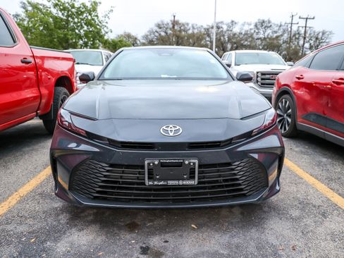 Used 2025 Toyota Camry LE w/ Convenience Package image 4