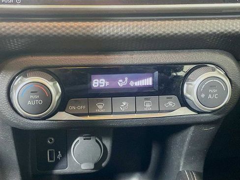 Certified 2018 Nissan Kicks SV image 13