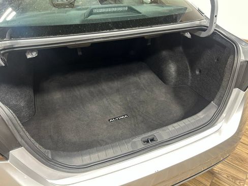 Used 2025 Nissan Altima 2.5 SV FWD image 14