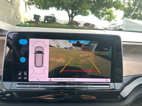 Used 2025 Volkswagen Atlas SE w/ Panoramic Sunroof Package FWD image 48