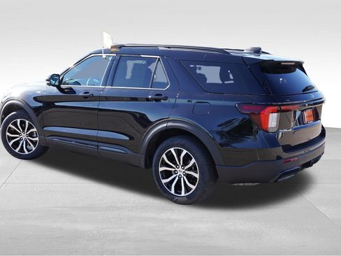 Certified 2025 Ford Explorer ST-Line AWD/4WD image 8