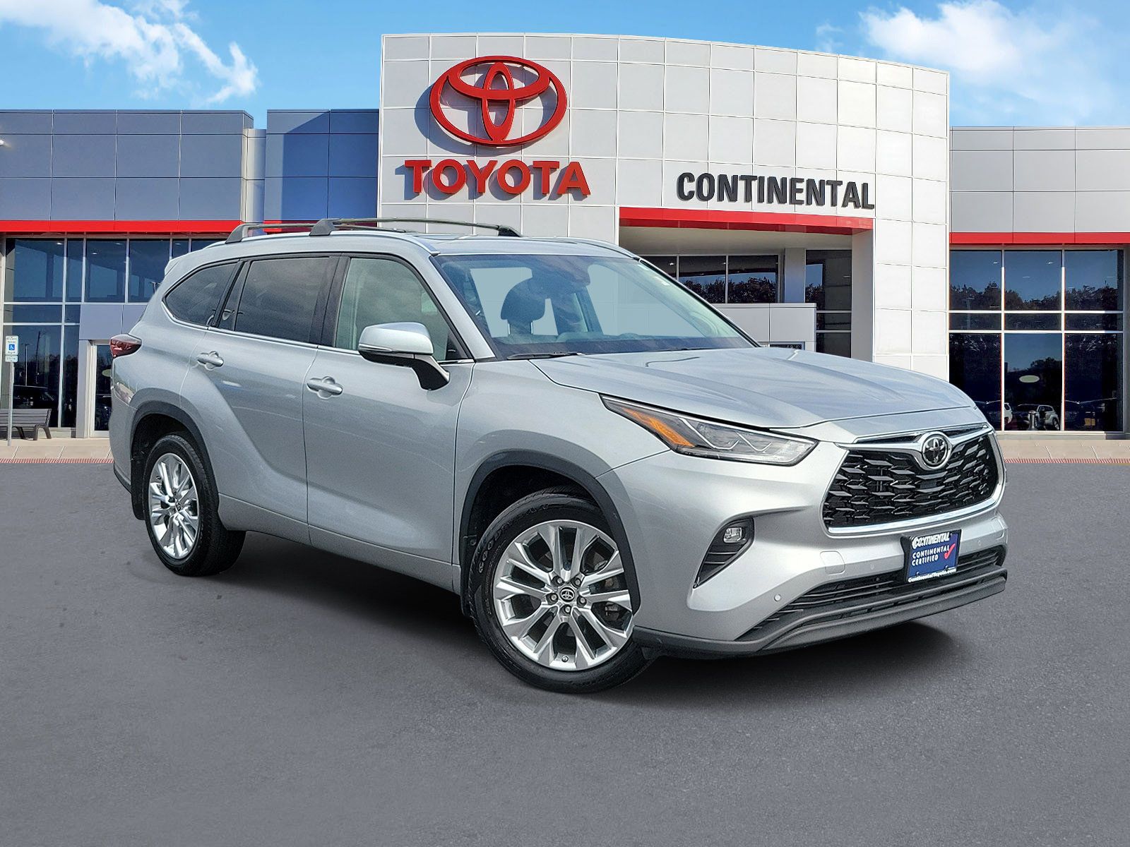 Used 2024 Toyota Highlander Limited AWD/4WD image 2