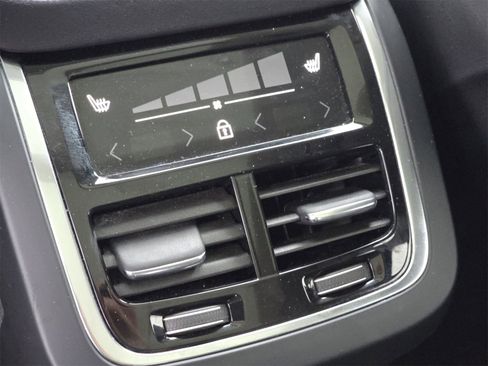 Used 2022 Volvo XC90 T6 Inscription image 13