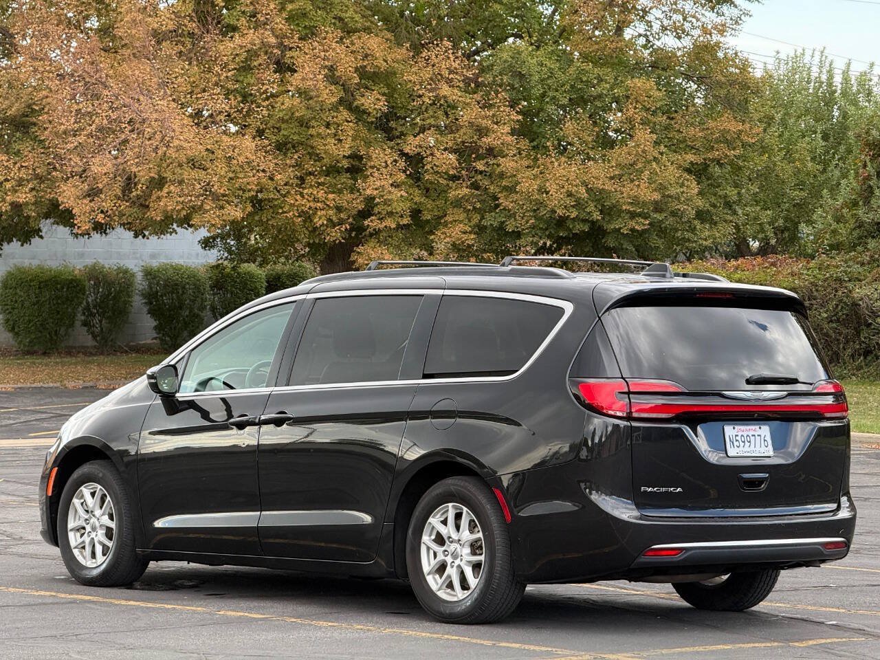 Used 2022 Chrysler Pacifica Touring-L FWD image 3