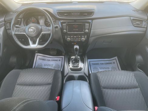Used 2018 Nissan Rogue SV image 11