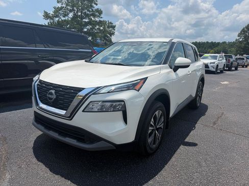 Used 2023 Nissan Rogue SV AWD/4WD image 2