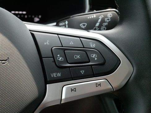 Certified 2025 Volkswagen Taos SE AWD/4WD image 25