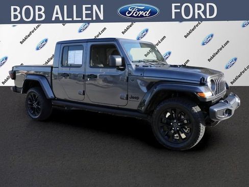 Used 2025 Jeep Gladiator Sport AWD/4WD image 2