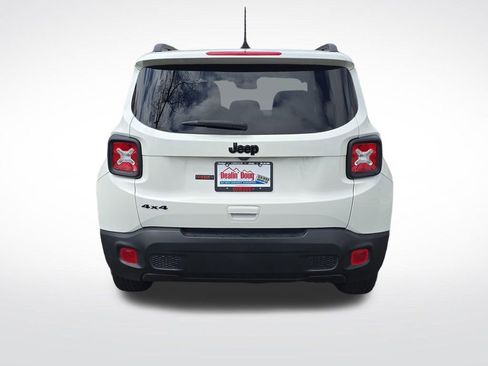 Used 2023 Jeep Renegade Latitude AWD/4WD image 4