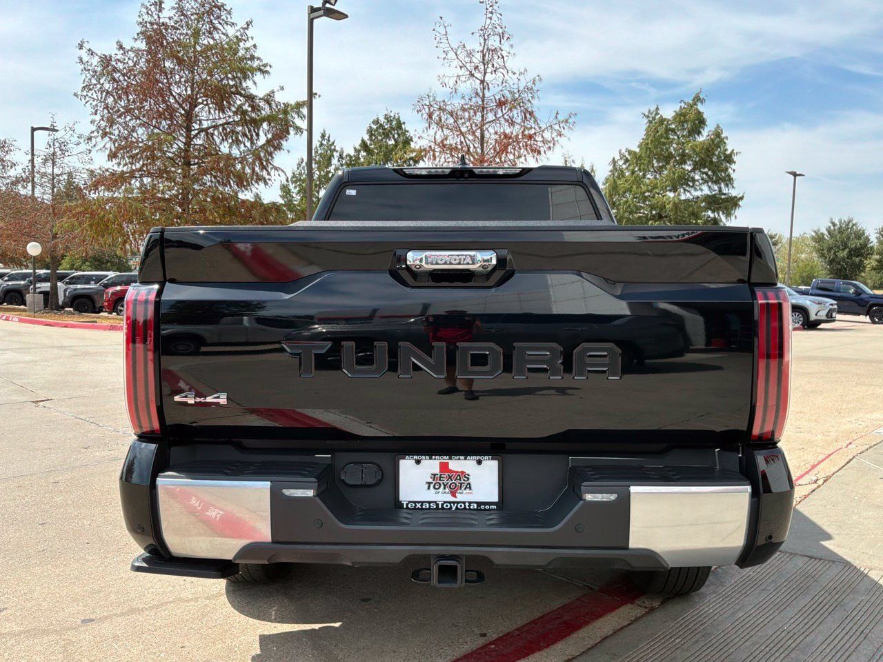 Used 2023 Toyota Tundra Limited AWD/4WD image 7