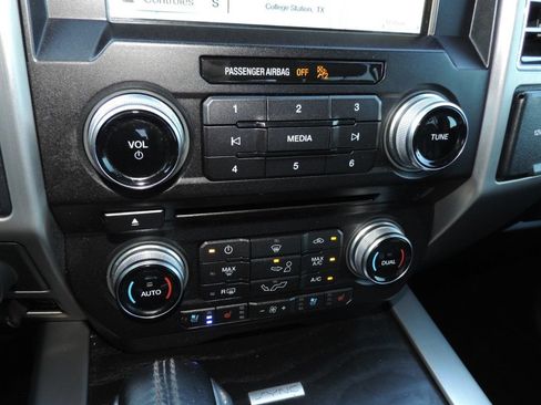 Used 2018 Ford F150 Platinum w/ Equipment Group 701A Luxury AWD/4WD image 28