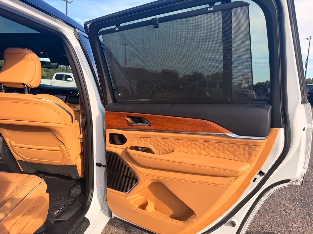 Used 2023 Jeep Grand Cherokee L Summit AWD/4WD image 31