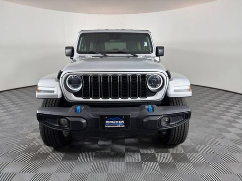 Used 2024 Jeep Wrangler Unlimited w/ Convenience Group AWD/4WD image 8