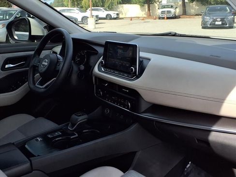 Used 2023 Nissan Rogue SV image 24