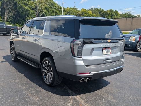 Used 2025 Chevrolet Suburban High Country AWD/4WD image 5