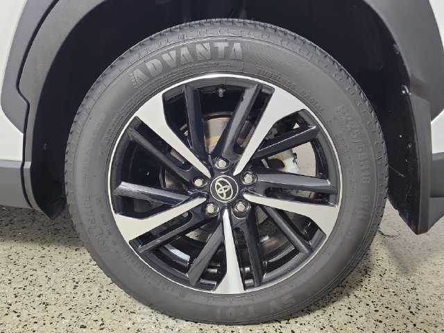 Used 2024 Toyota Corolla Cross AWD Hybrid image 8