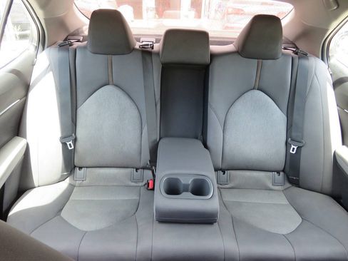 Used 2018 Toyota Camry LE FWD image 22