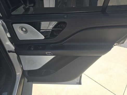 Used 2025 Lincoln Aviator Black Label AWD/4WD image 25