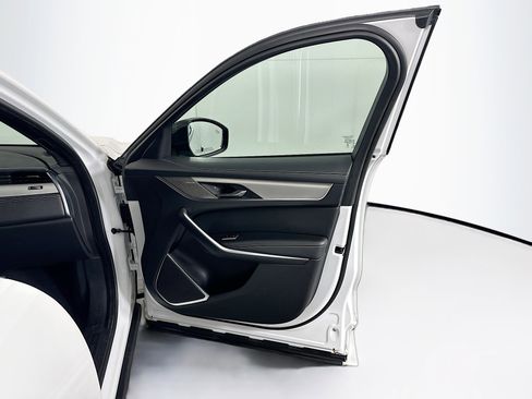 Used 2024 Jaguar F-PACE R-Dynamic S image 35