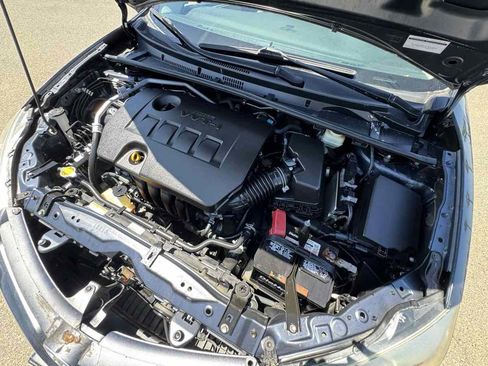 Used 2015 Toyota Corolla LE FWD image 34