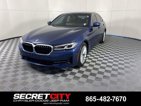 Used 2022 BMW 530i xDrive w/ Convenience Package AWD/4WD image 3