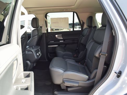 New 2025 Ford Expedition Platinum w/ Driver's Package image 20