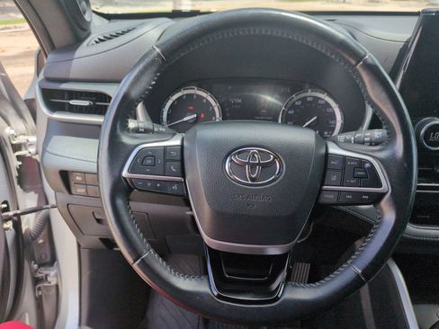 Used 2022 Toyota Highlander XSE AWD/4WD image 16