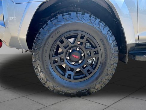 Used 2021 Toyota 4Runner Venture w/ Moonroof Package AWD/4WD image 10