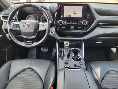 Used 2025 Toyota Highlander XSE AWD/4WD image 24