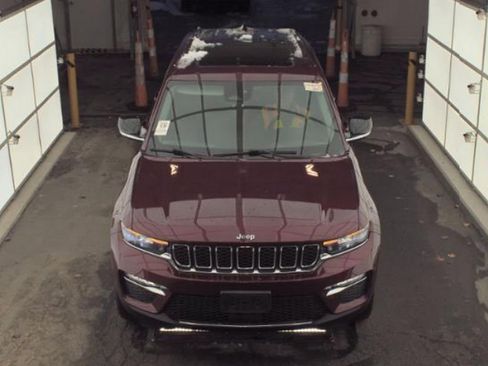Used 2022 Jeep Grand Cherokee Limited image 2