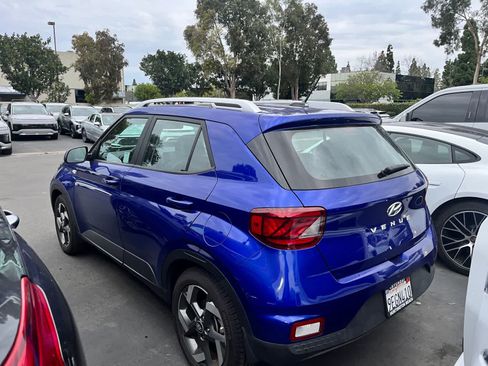 Used 2023 Hyundai Venue Limited image 4