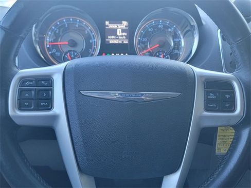 Used 2014 Chrysler Town & Country Touring image 34
