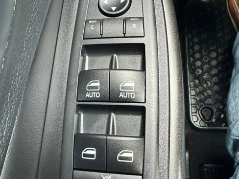 Used 2020 Jeep Cherokee Trailhawk w/ Cold Weather Group AWD/4WD image 26