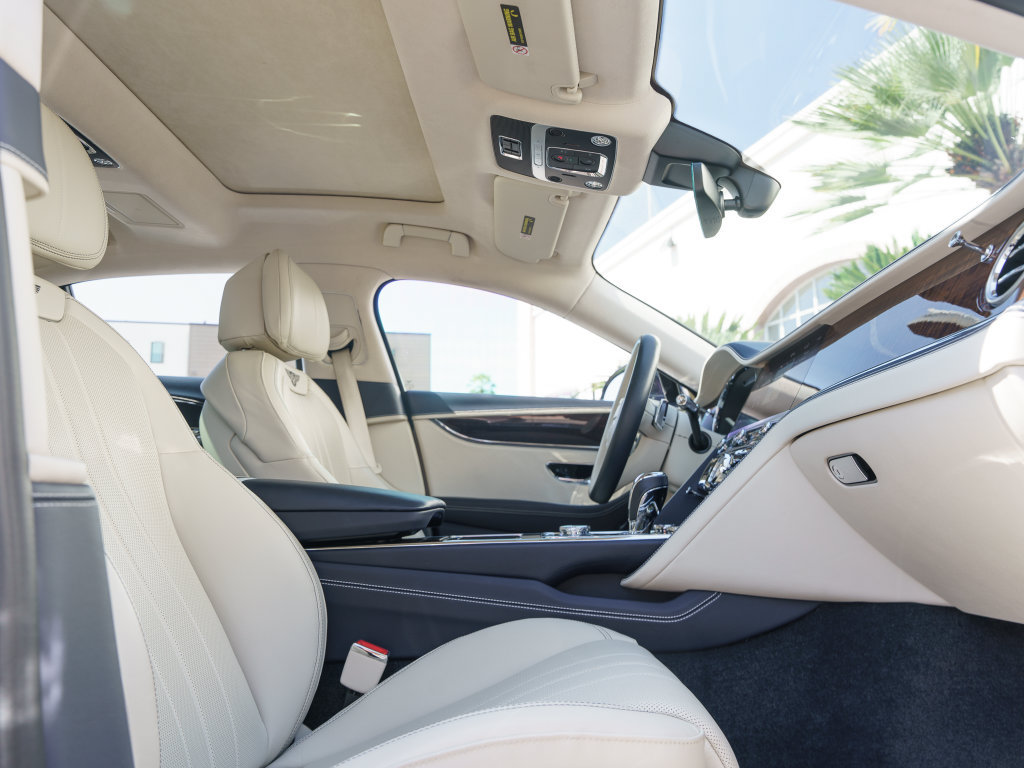 Used 2023 Bentley Flying Spur Plug-In Hybrid AWD/4WD image 26