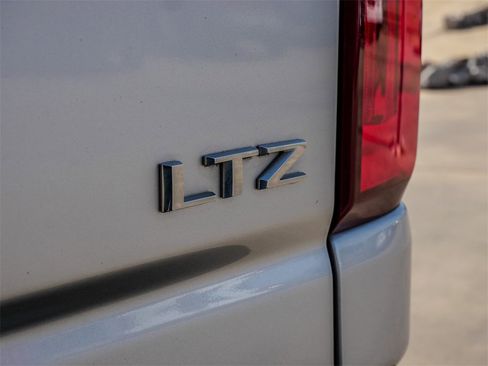 Used 2020 Chevrolet Silverado 2500 LTZ w/ LTZ Premium Package image 14