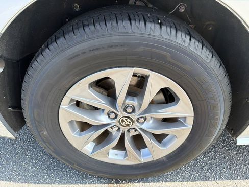 Used 2021 Toyota Sienna LE image 15