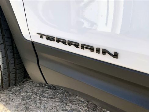 Used 2022 GMC Terrain SLE w/ Elevation Edition image 31