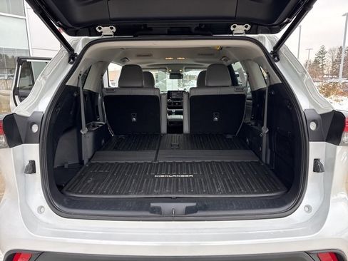 Used 2022 Toyota Highlander XLE image 30
