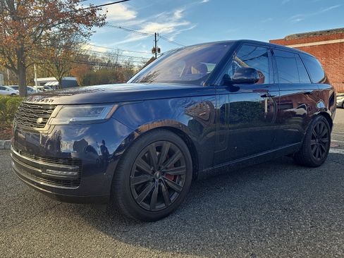 Used 2023 Land Rover Range Rover SE image 3