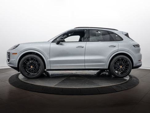 Certified 2026 Porsche Cayenne AWD/4WD image 2