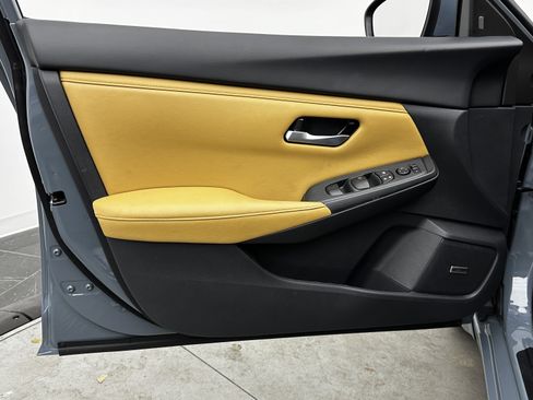 Used 2025 Nissan Sentra SV w/ SV Premium Package image 11