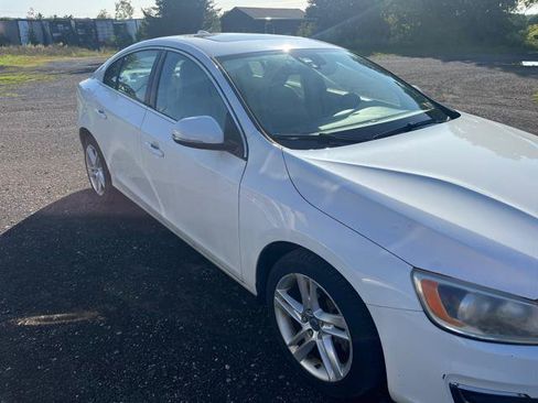 Used 2014 Volvo S60 T5 FWD image 1