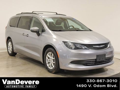 Used 2020 Chrysler Voyager Lxi image 1
